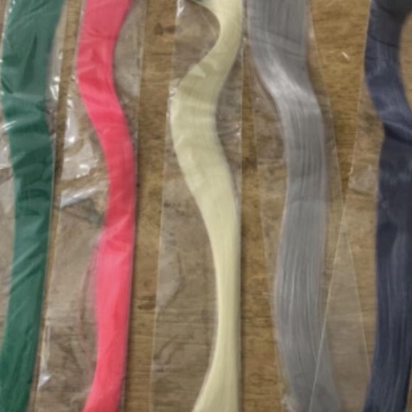 4 Pack Silver Gray Hair Extensions - Picture 2 of 9